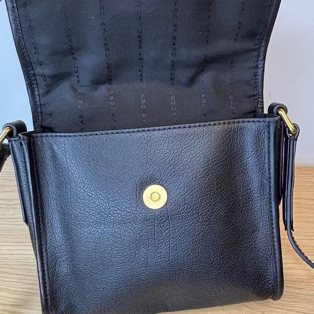 Marc by Marc Jacobs‎ Black Pebbled Leather Crossbody Bag Gold Logo Patch